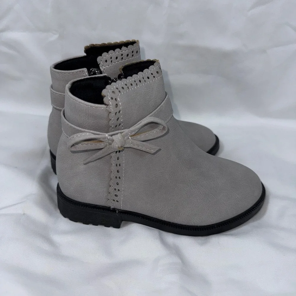 Cozy Cub Baby Girl Boots Gray Ankle Booties Bow Accent US 9.5 EUR 26